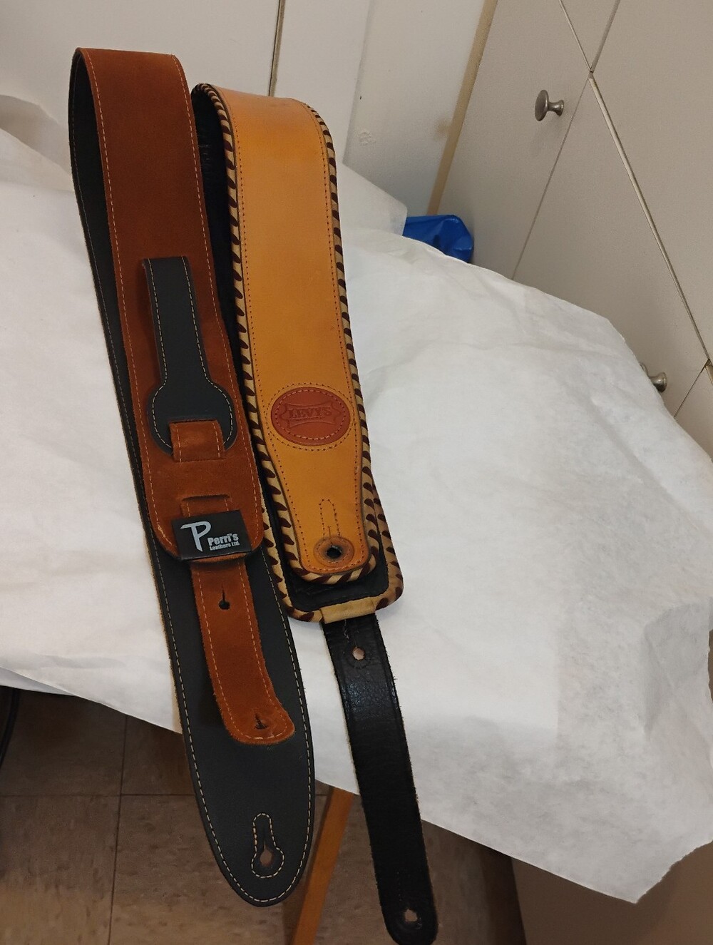 Levy’s And Perris Two Leather Guitar Straps - Picture 11 of 13